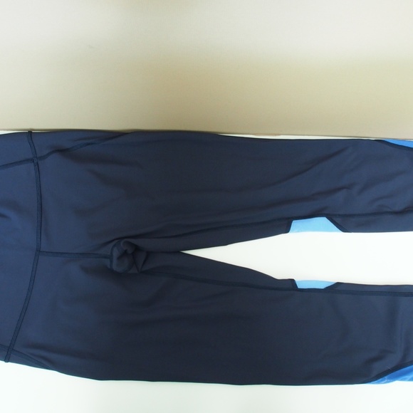 Lululemon Legging. Mix Mesh Blue Contrast Crop Legging Size 6 - Picture 7 of 10